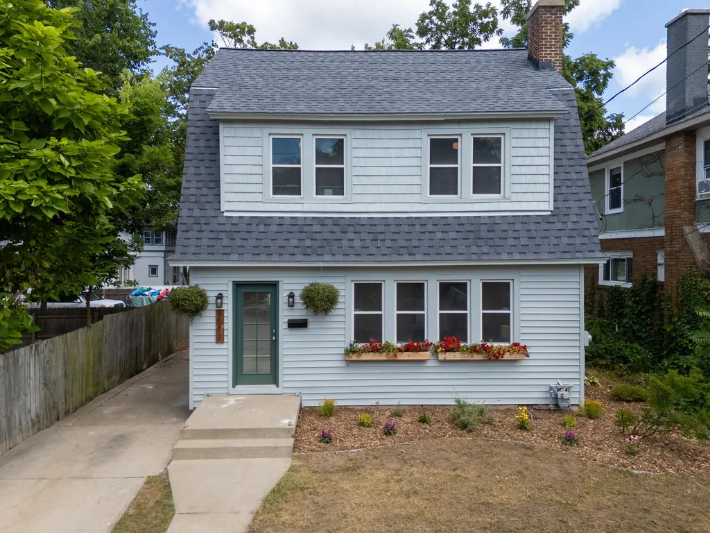 1517 Sherman Street SE Grand Rapids City MI 49506