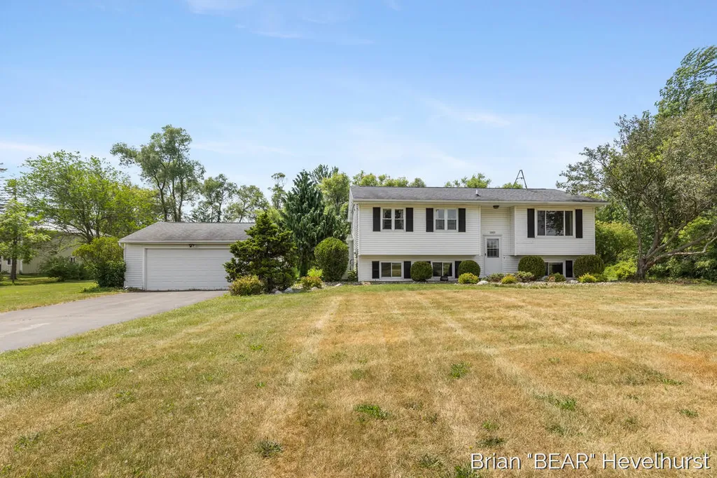 10015 Oneida Oneida Charter Township MI 48837
