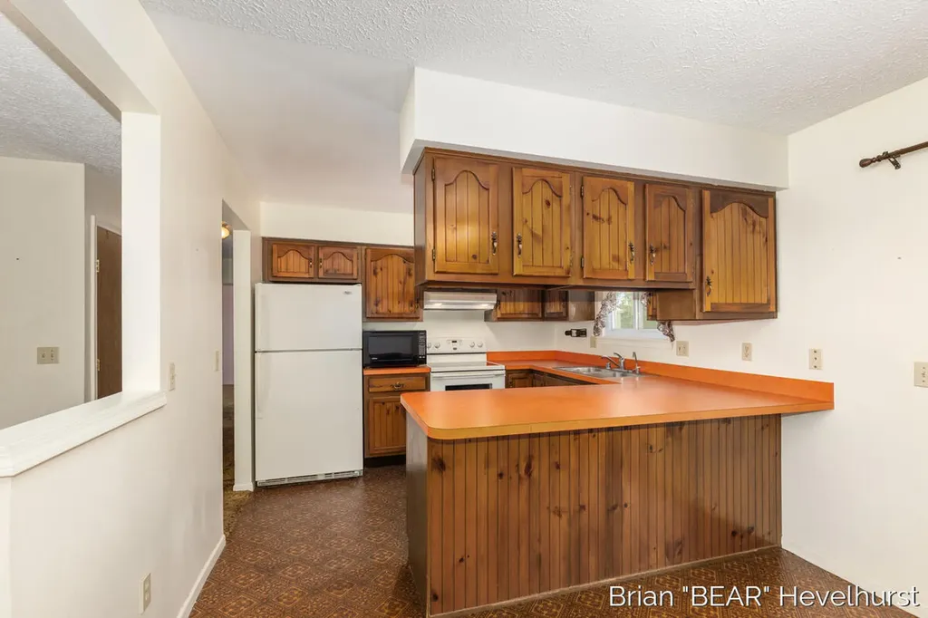 10015 Oneida Oneida Charter Township MI 48837