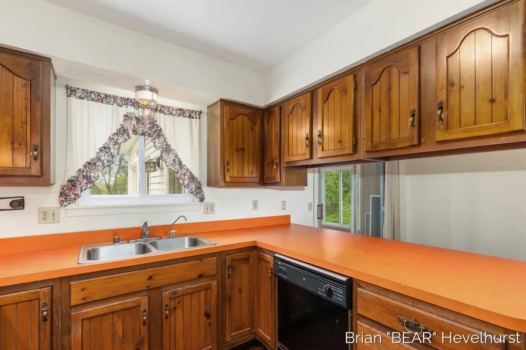 10015 Oneida Oneida Charter Township MI 48837