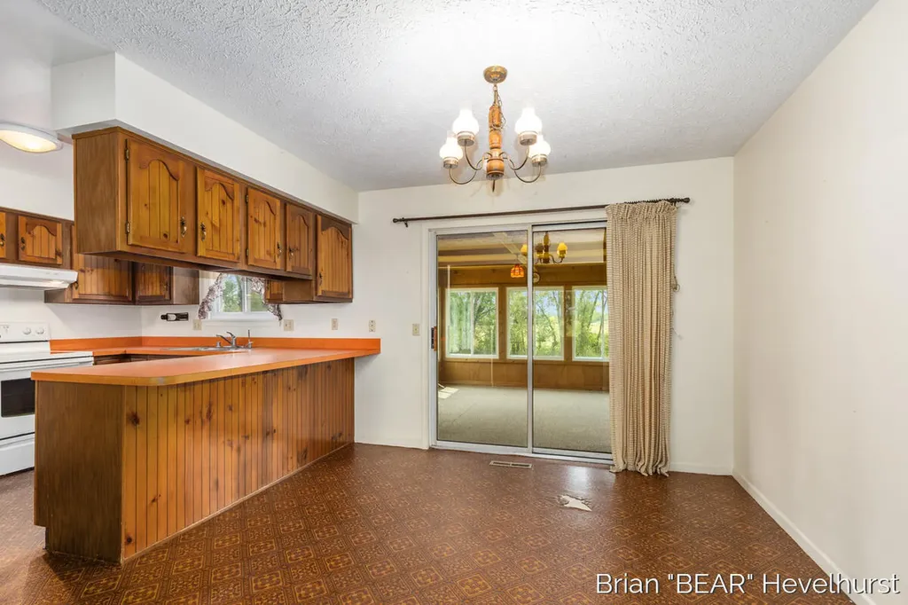 10015 Oneida Oneida Charter Township MI 48837