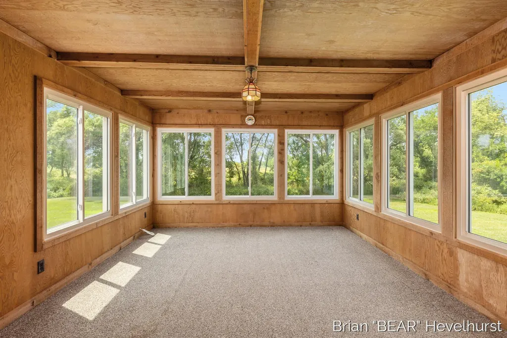 10015 Oneida Oneida Charter Township MI 48837