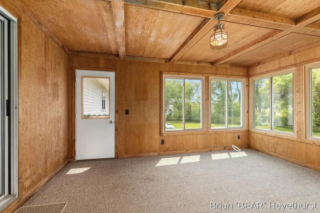 10015 Oneida Oneida Charter Township MI 48837
