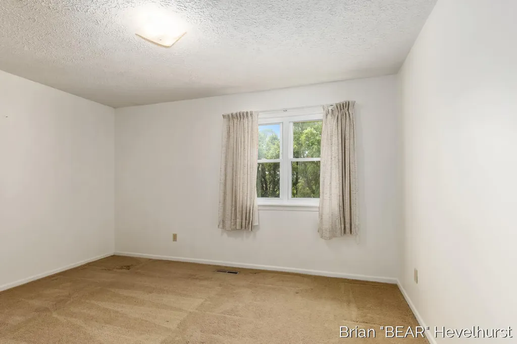 10015 Oneida Oneida Charter Township MI 48837