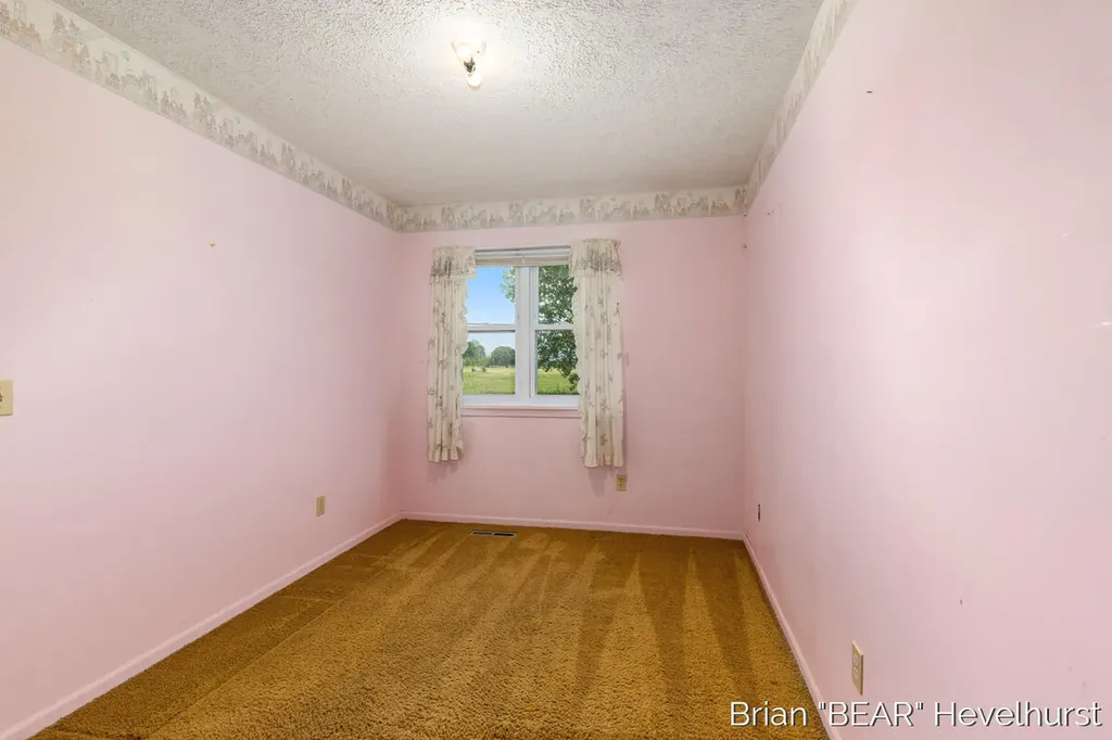 10015 Oneida Oneida Charter Township MI 48837