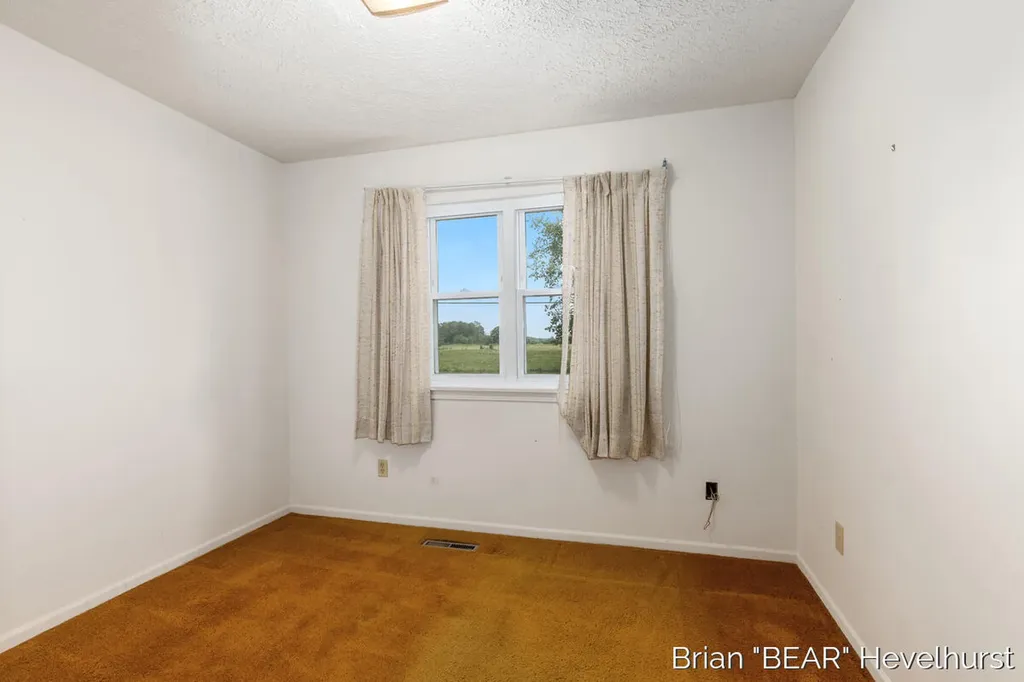 10015 Oneida Oneida Charter Township MI 48837
