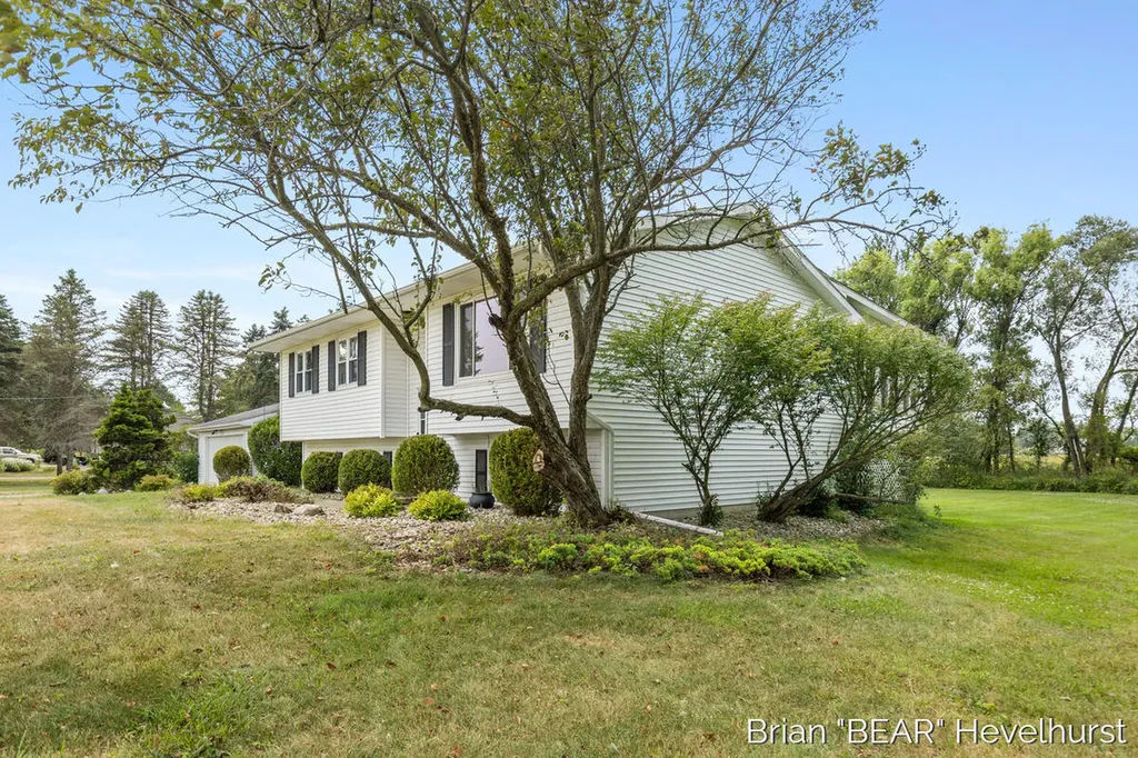 10015 Oneida Oneida Charter Township MI 48837