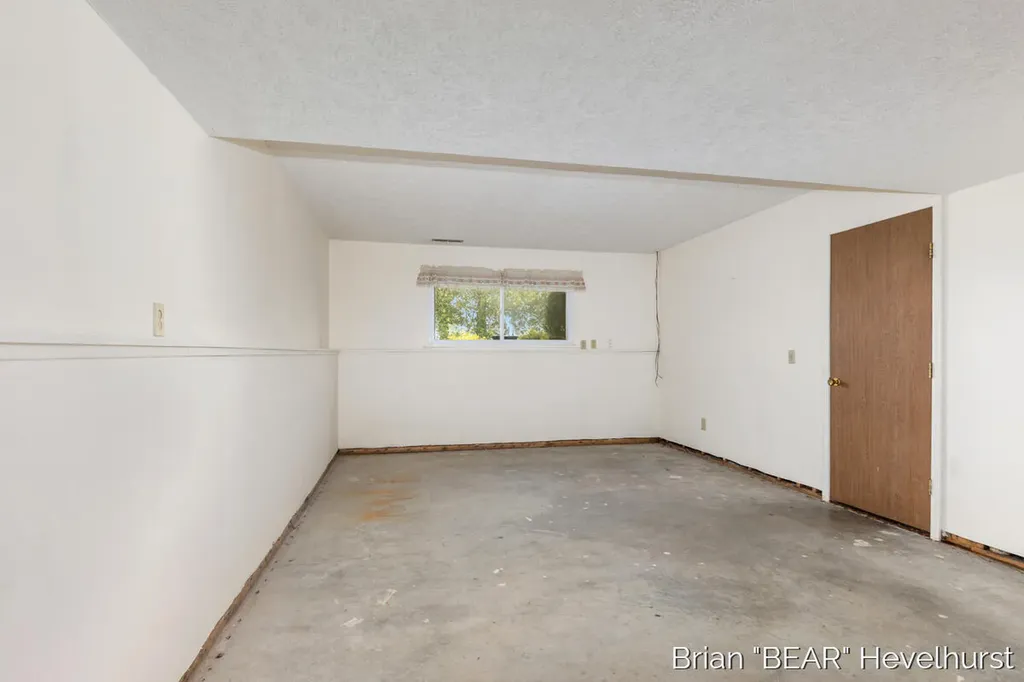 10015 Oneida Oneida Charter Township MI 48837