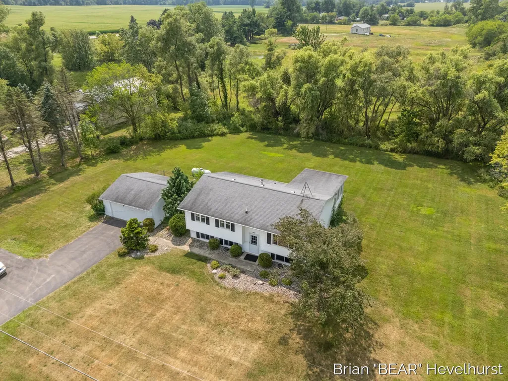 10015 Oneida Oneida Charter Township MI 48837