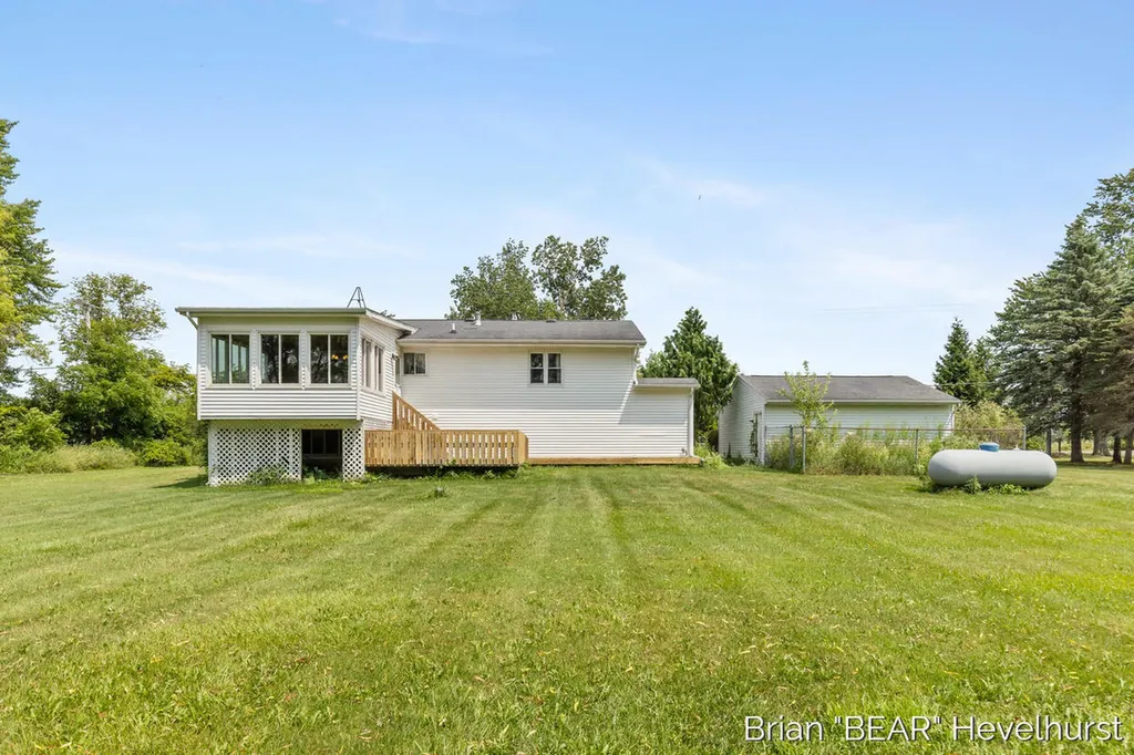 10015 Oneida Oneida Charter Township MI 48837