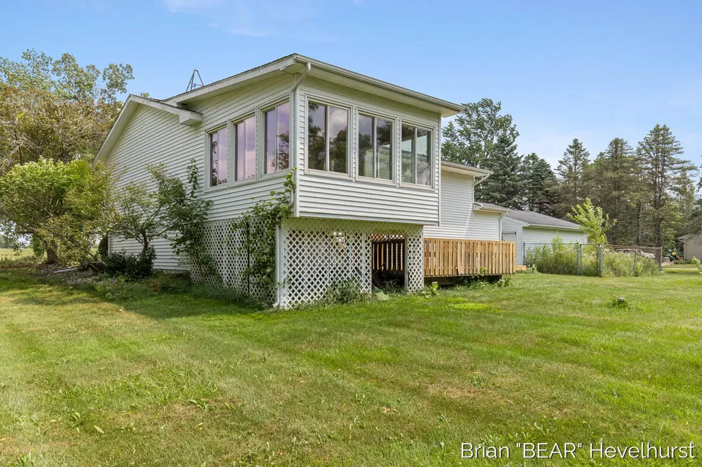 10015 Oneida Oneida Charter Township MI 48837