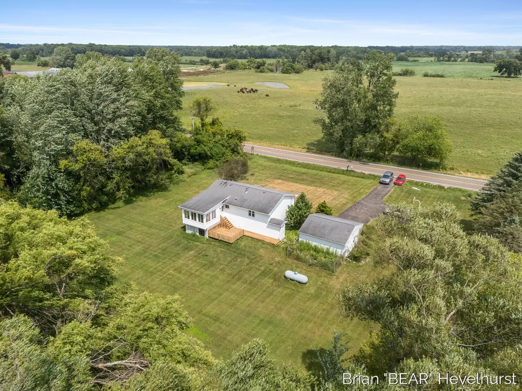 10015 Oneida Oneida Charter Township MI 48837