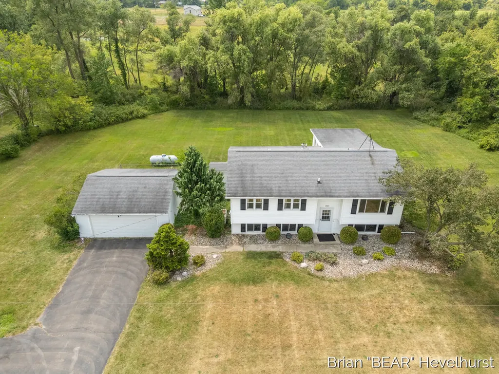 10015 Oneida Oneida Charter Township MI 48837