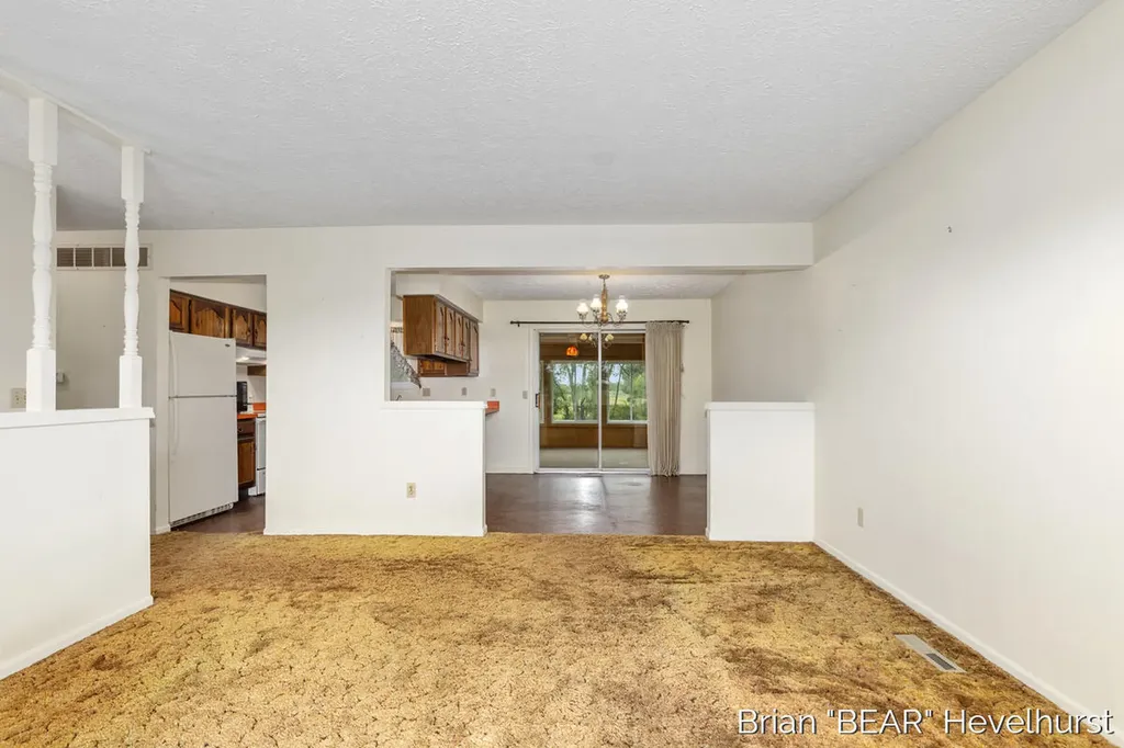 10015 Oneida Oneida Charter Township MI 48837