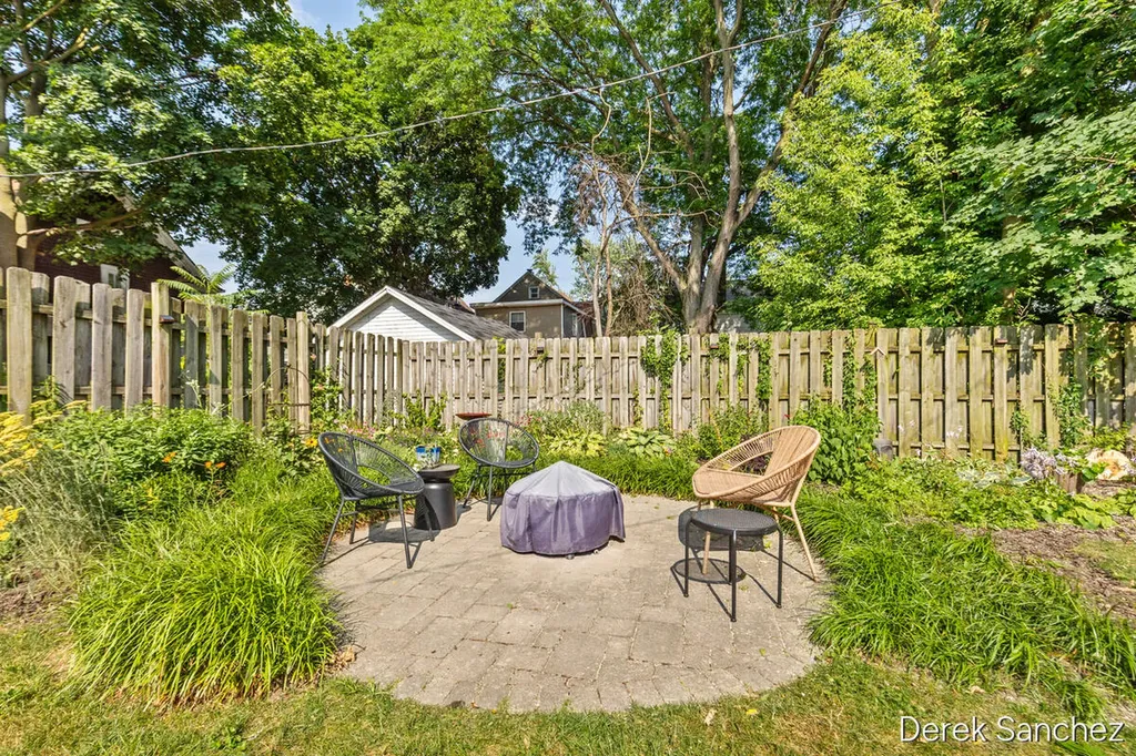 110 Fitzhugh Avenue SE Grand Rapids City MI 49506