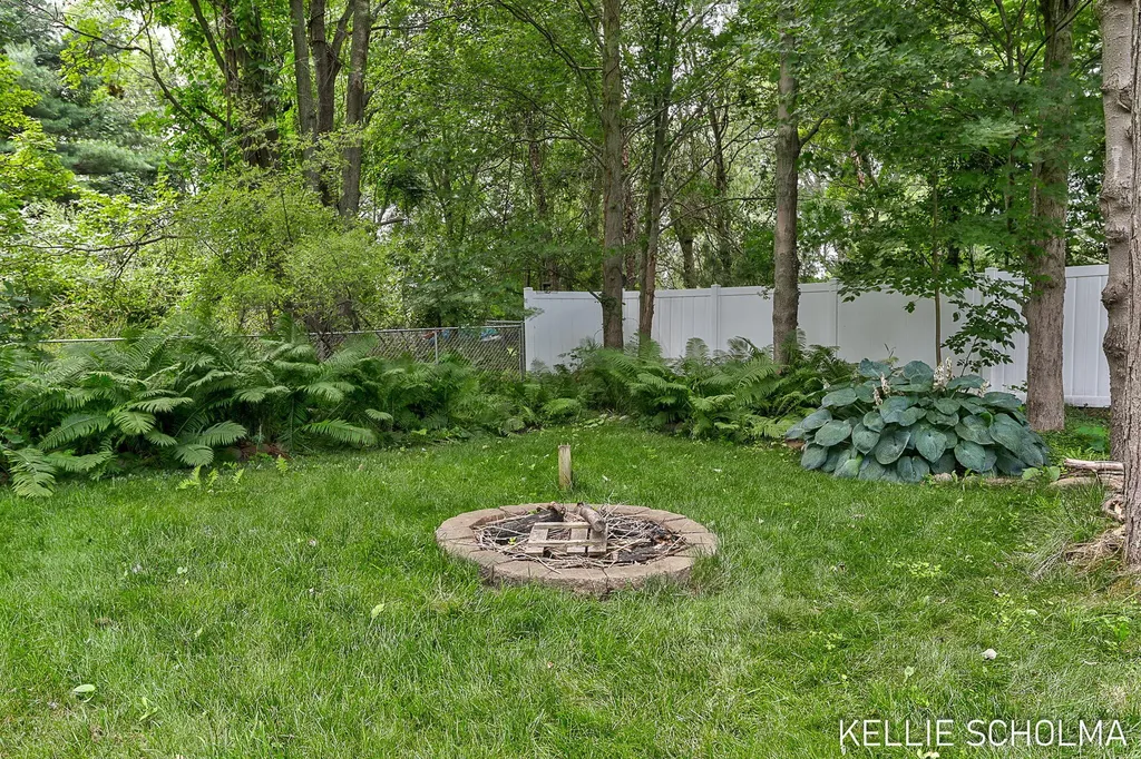 17680 N Shore Drive Ferrysburg City MI 49456
