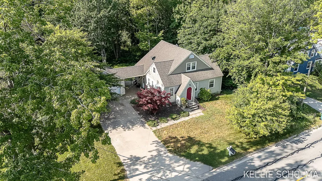 17680 N Shore Drive Ferrysburg City MI 49456