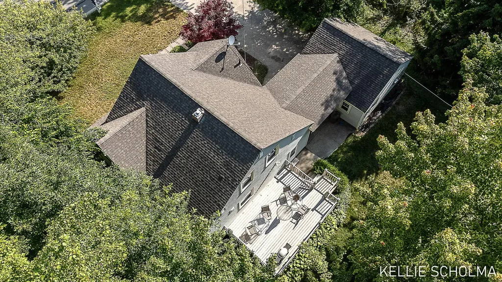 17680 N Shore Drive Ferrysburg City MI 49456