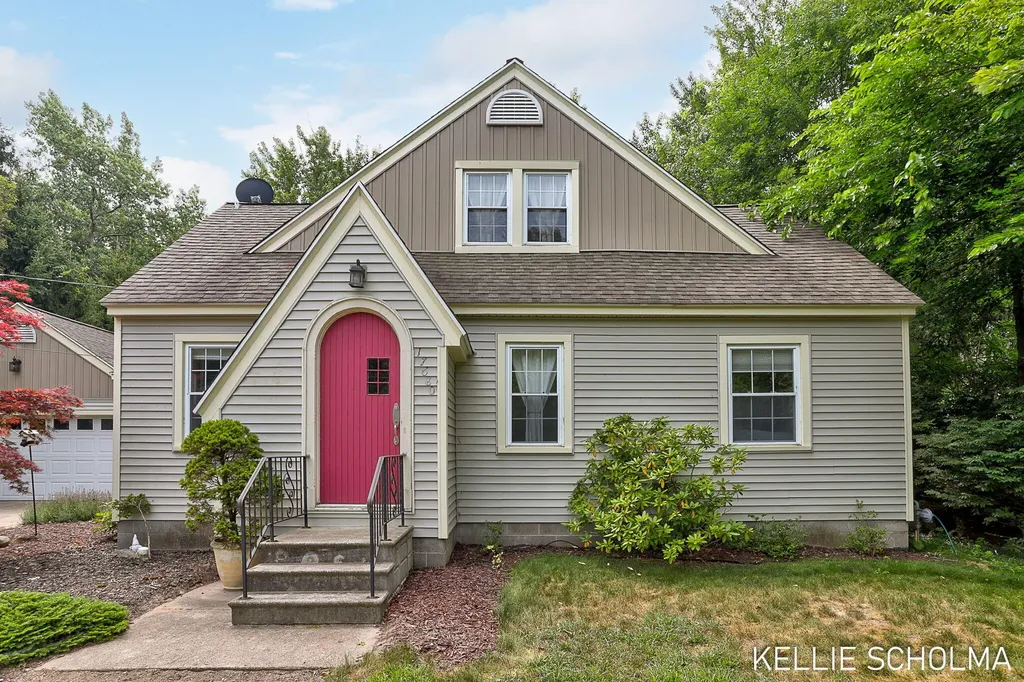 17680 N Shore Drive Ferrysburg City MI 49456