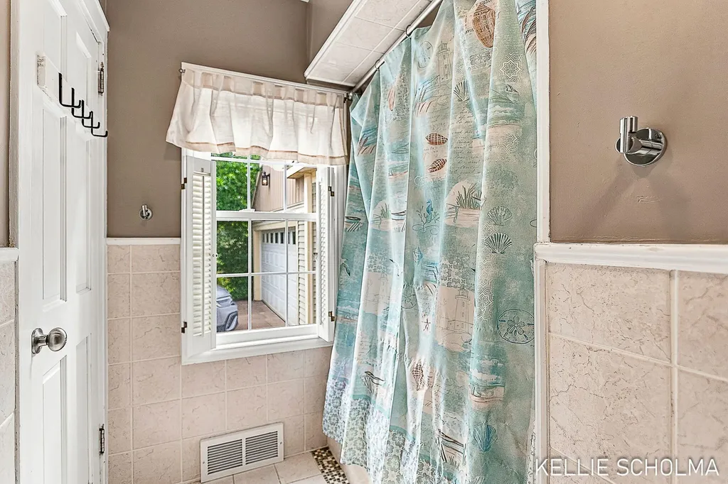 17680 N Shore Drive Ferrysburg City MI 49456