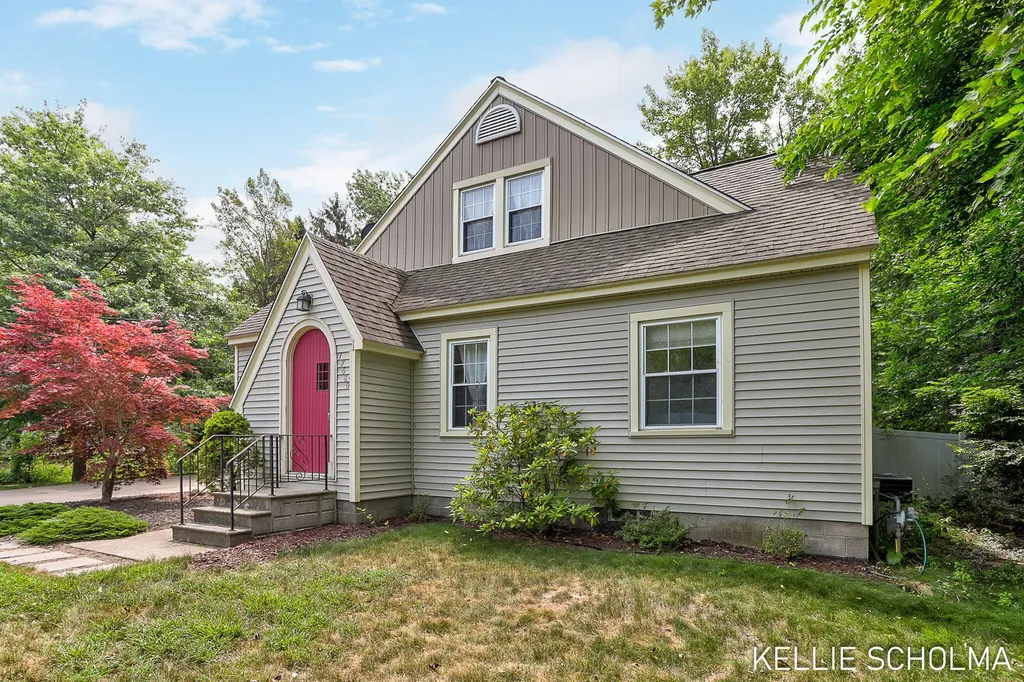 17680 N Shore Drive Ferrysburg City MI 49456