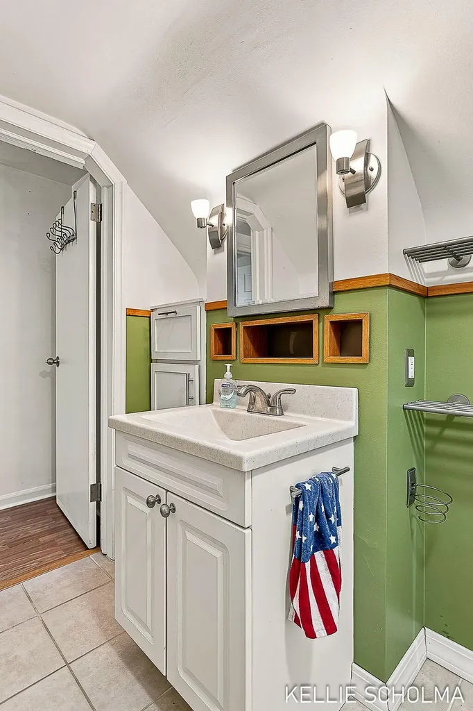 17680 N Shore Drive Ferrysburg City MI 49456