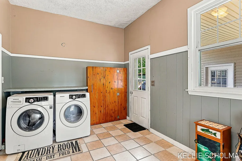 17680 N Shore Drive Ferrysburg City MI 49456