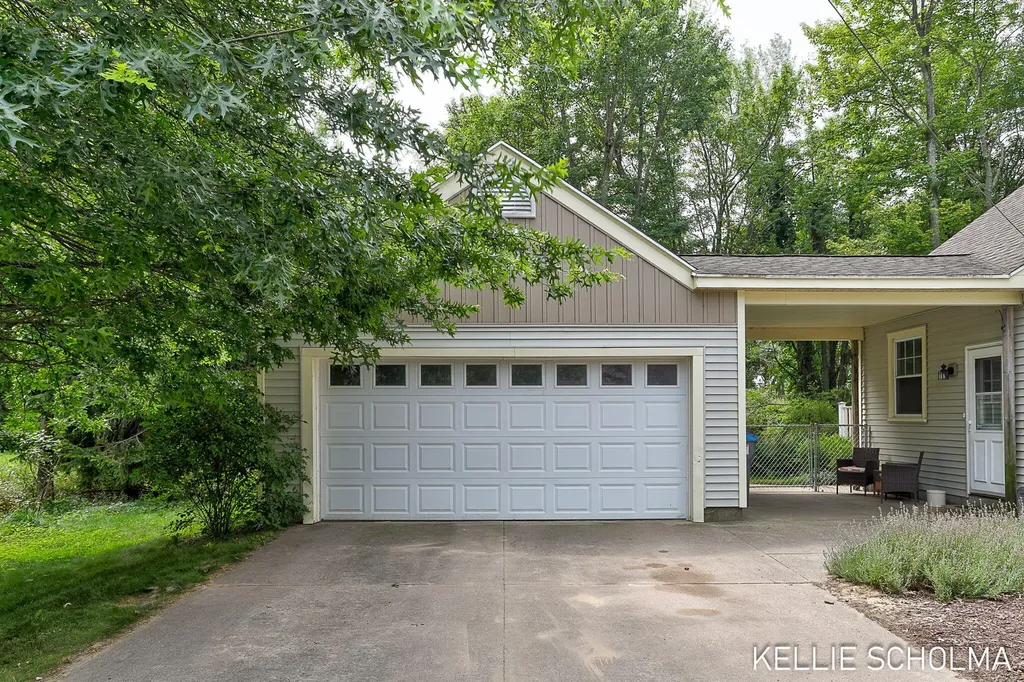17680 N Shore Drive Ferrysburg City MI 49456