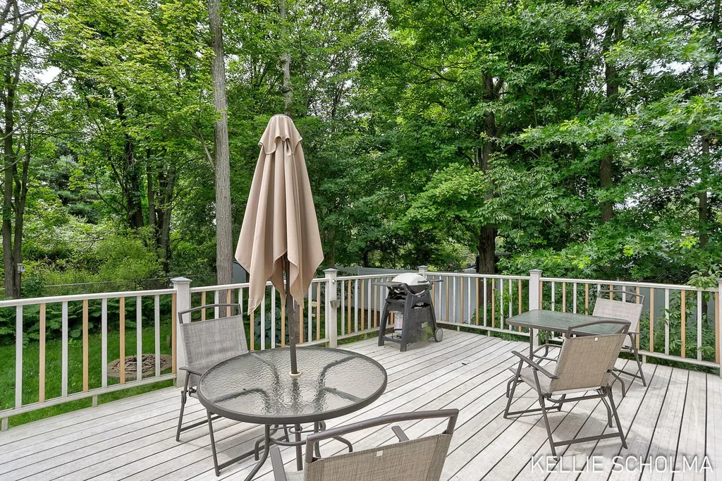 17680 N Shore Drive Ferrysburg City MI 49456