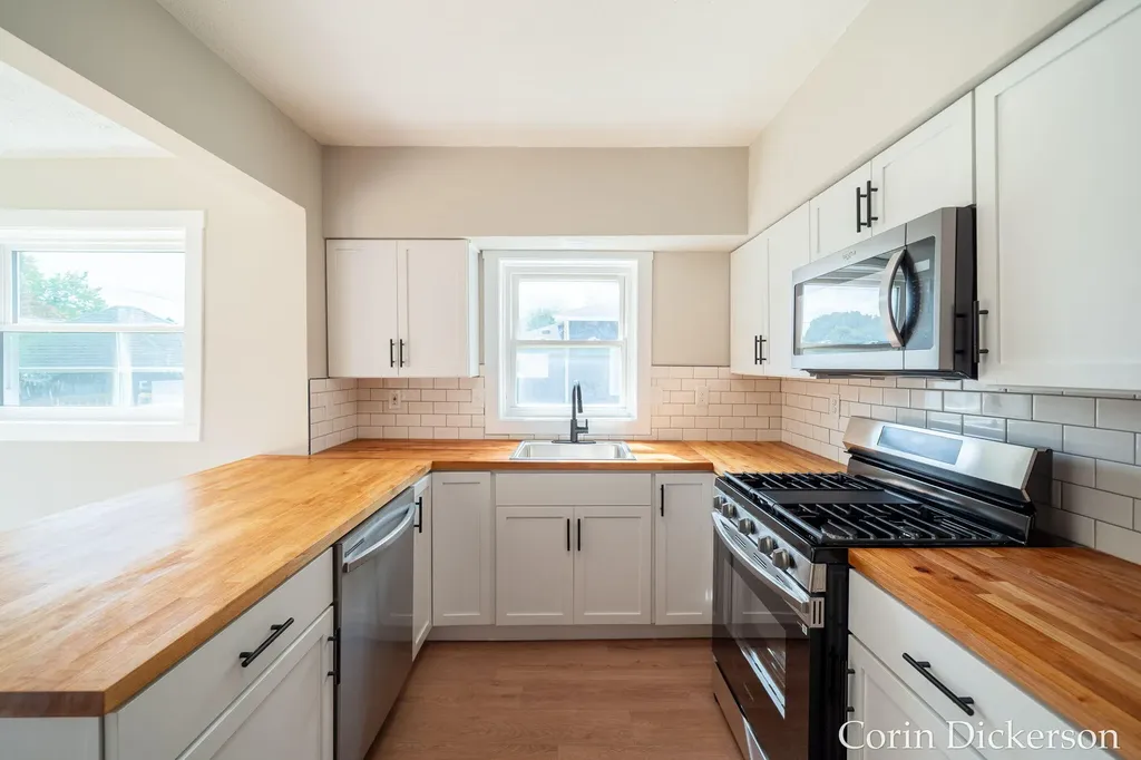 131 Washington Street Sunfield Village MI 48890