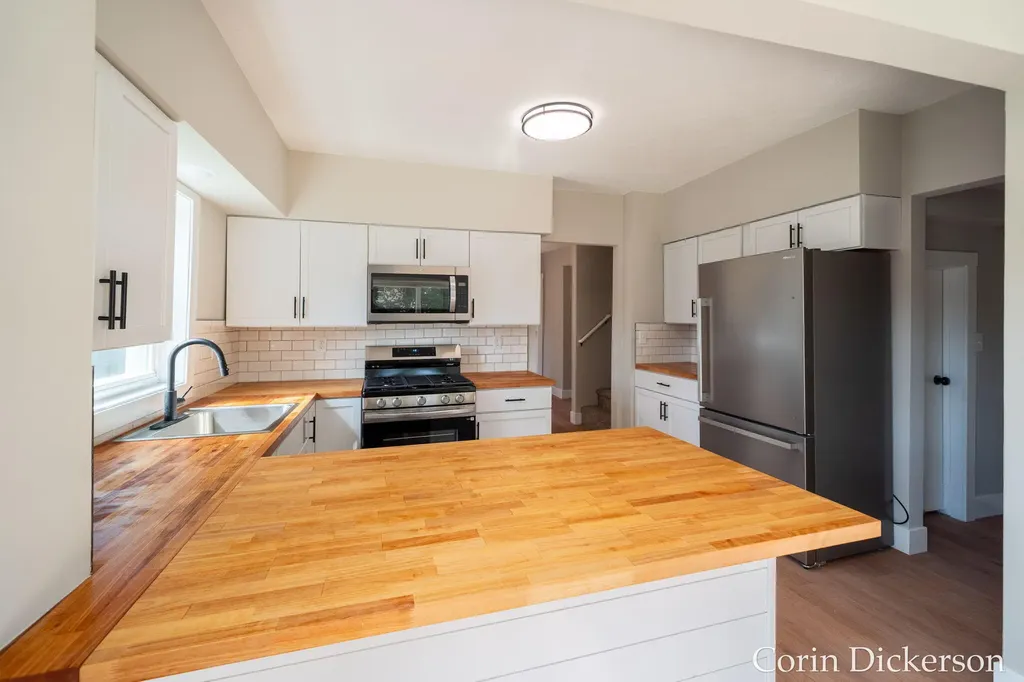 131 Washington Street Sunfield Village MI 48890