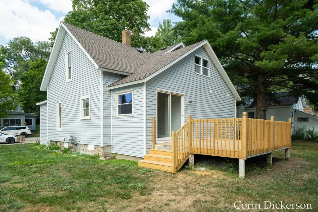 131 Washington Street Sunfield Village MI 48890