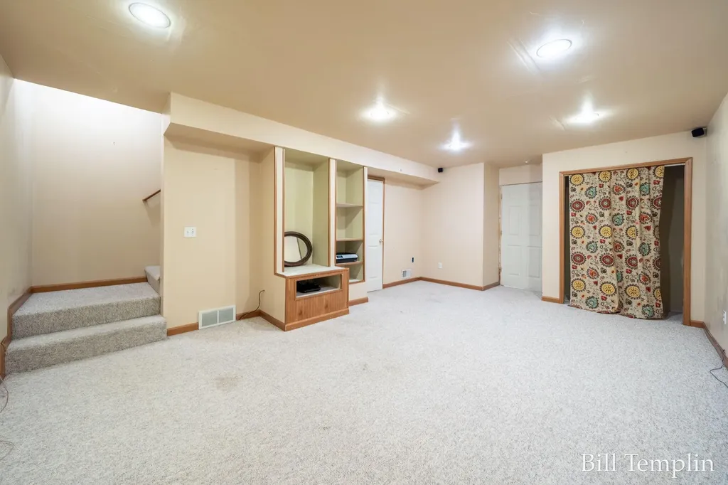 5641 Barcroft Drive SW Wyoming City MI 49418