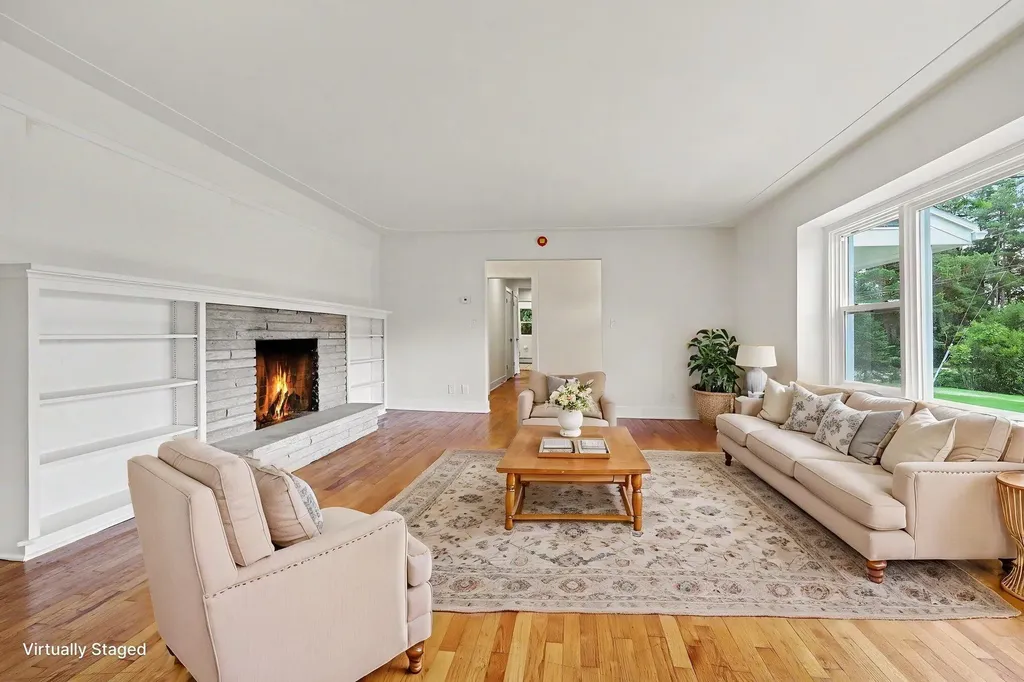 4043 Clearview Street NE Grand Rapids Charter Township MI 49546