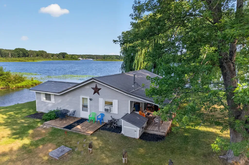 9582 N Shore Drive Evart Township MI 49631
