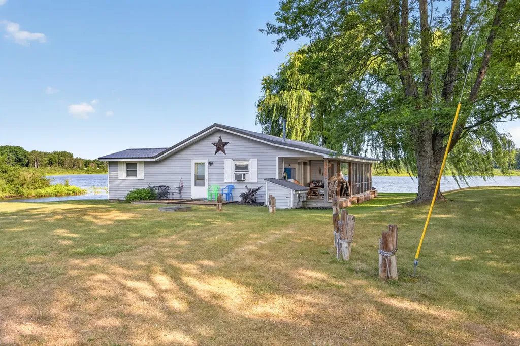 9582 N Shore Drive Evart Township MI 49631