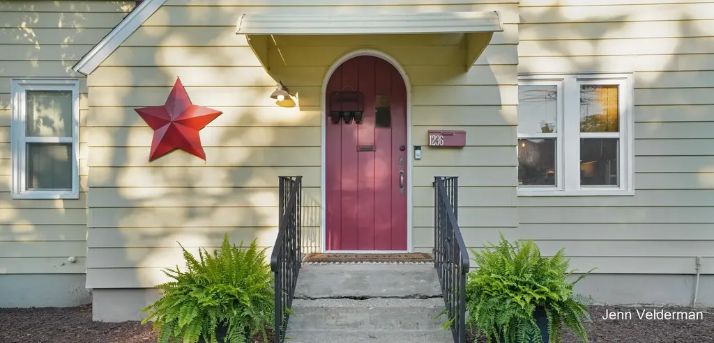 1236 Benjamin Avenue SE Grand Rapids City MI 49506