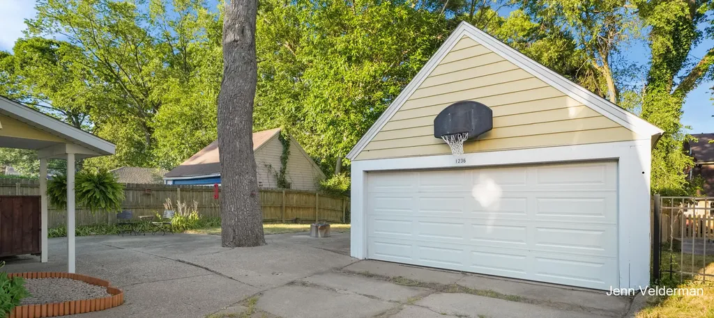 1236 Benjamin Avenue SE Grand Rapids City MI 49506