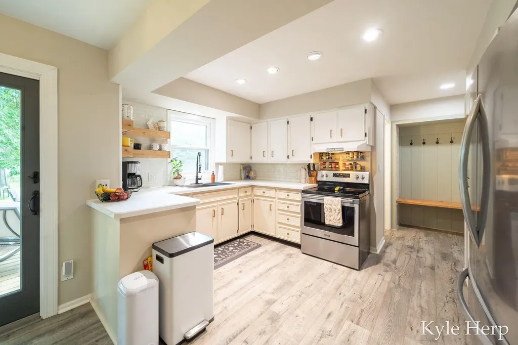 1038 Ferris Street NW Walker City MI 49544