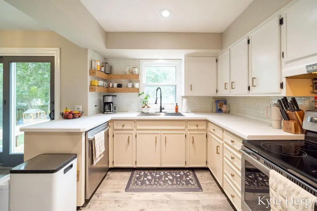 1038 Ferris Street NW Walker City MI 49544