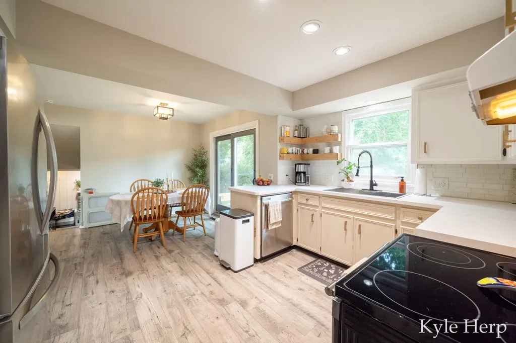 1038 Ferris Street NW Walker City MI 49544
