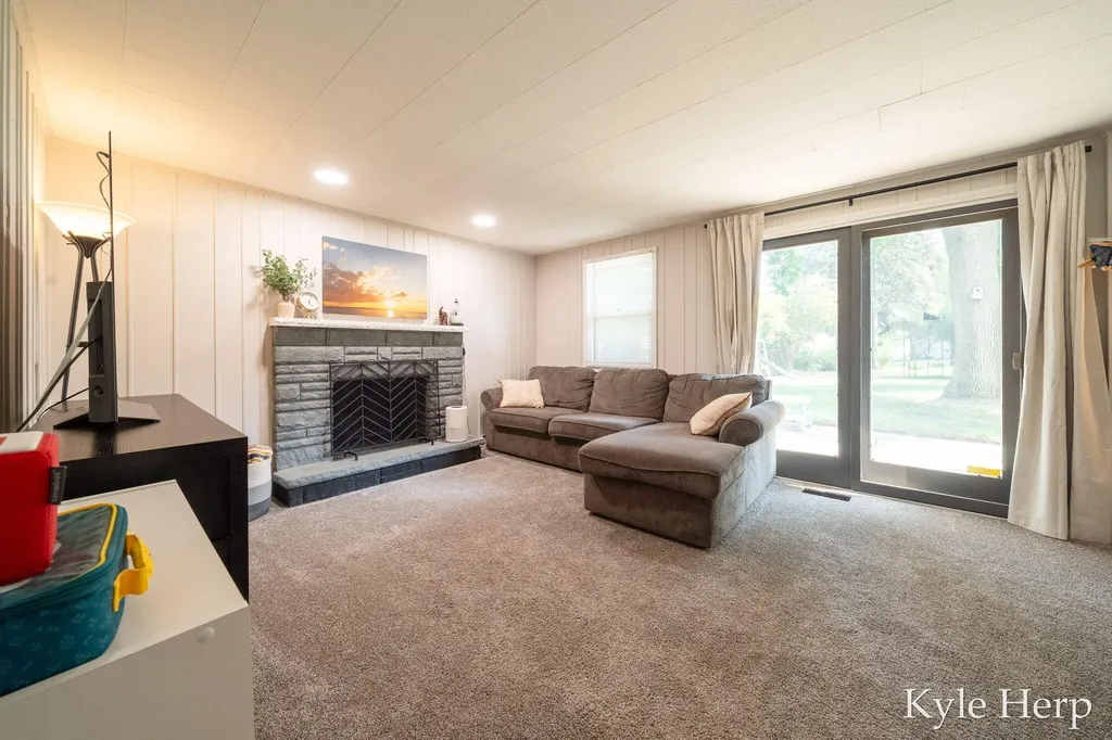 1038 Ferris Street NW Walker City MI 49544