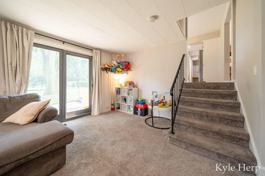 1038 Ferris Street NW Walker City MI 49544