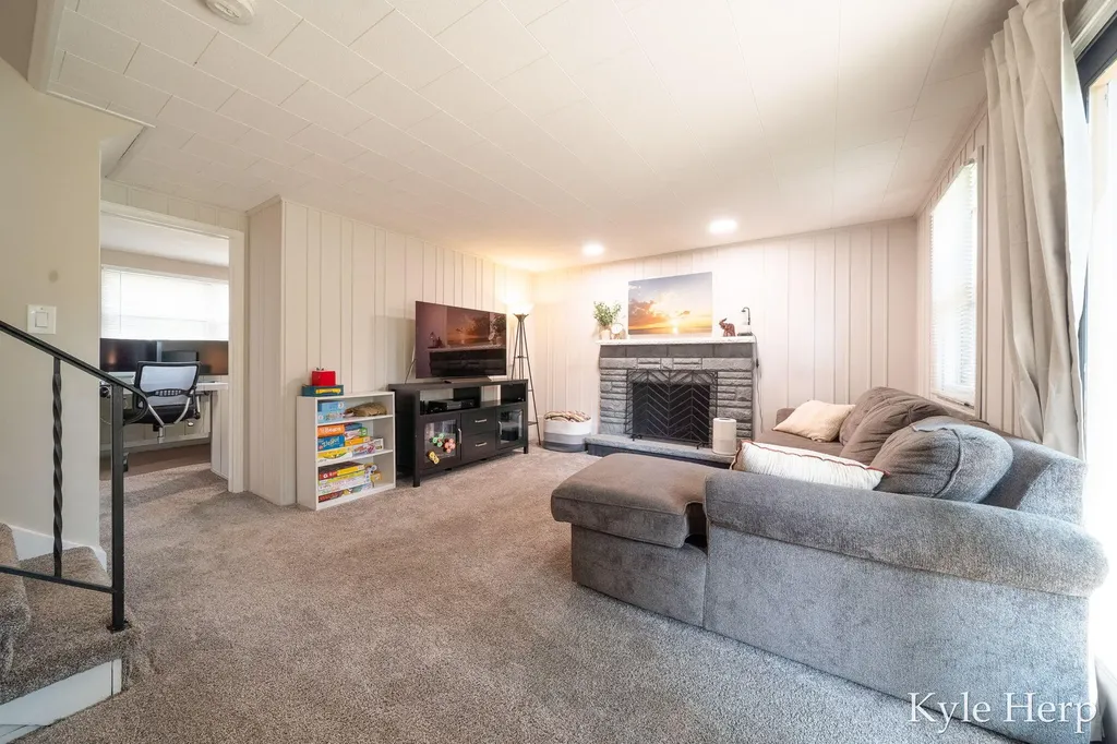 1038 Ferris Street NW Walker City MI 49544