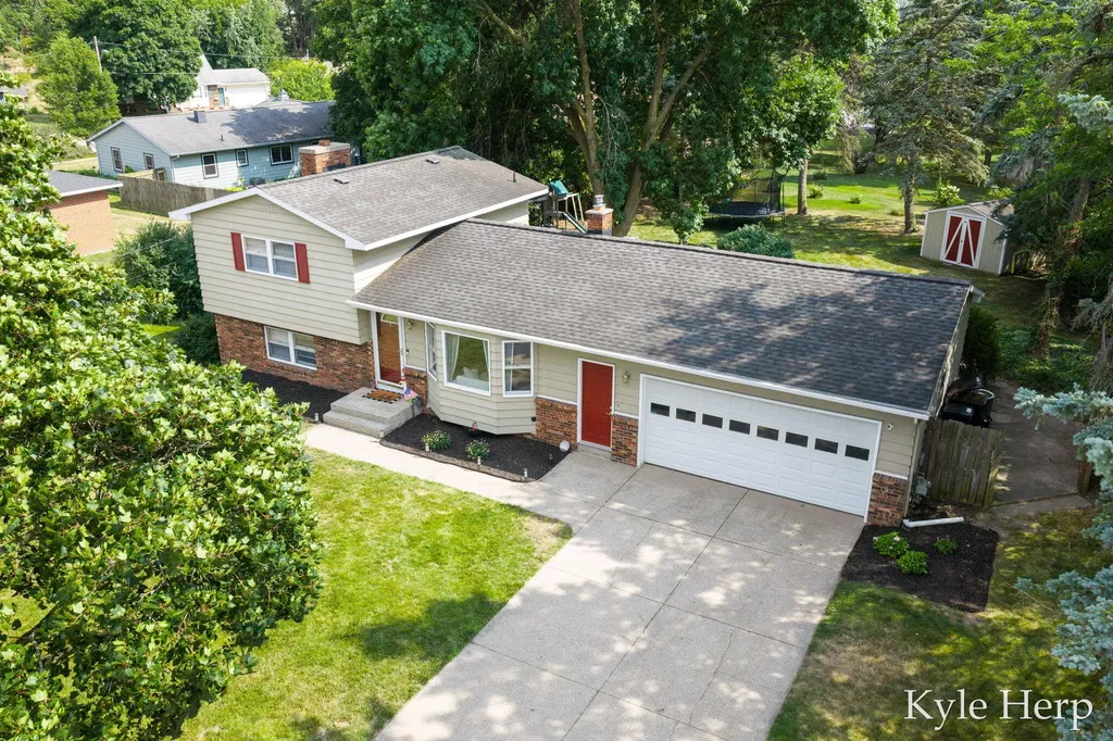 1038 Ferris Street NW Walker City MI 49544