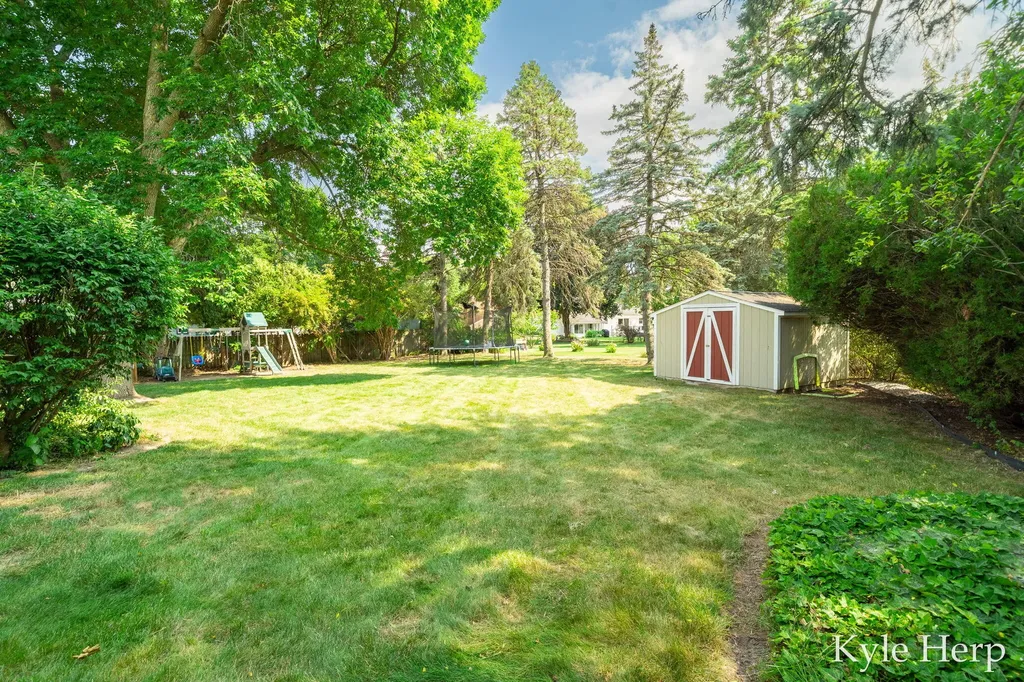 1038 Ferris Street NW Walker City MI 49544