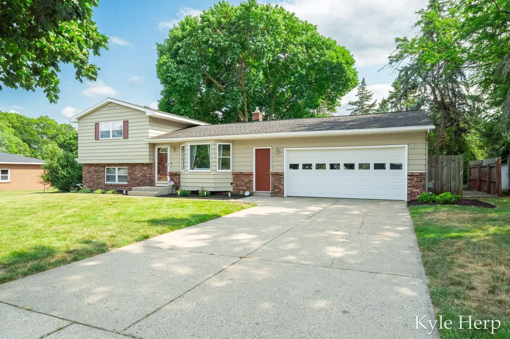 1038 Ferris Street NW Walker City MI 49544