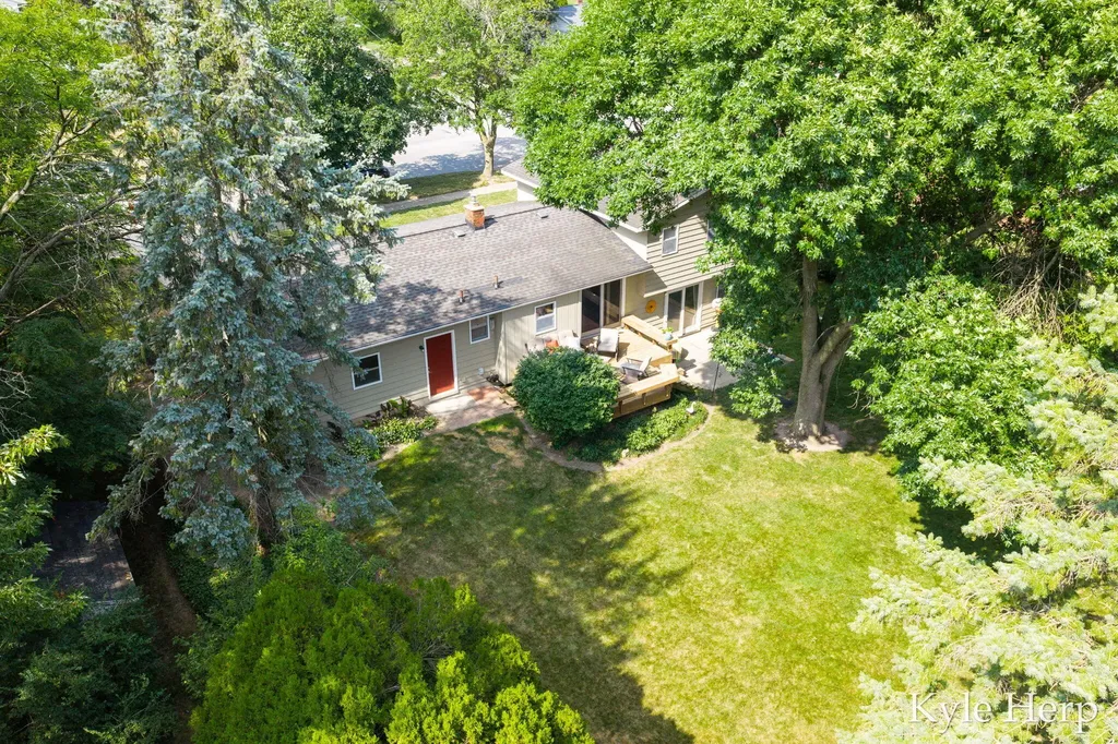 1038 Ferris Street NW Walker City MI 49544