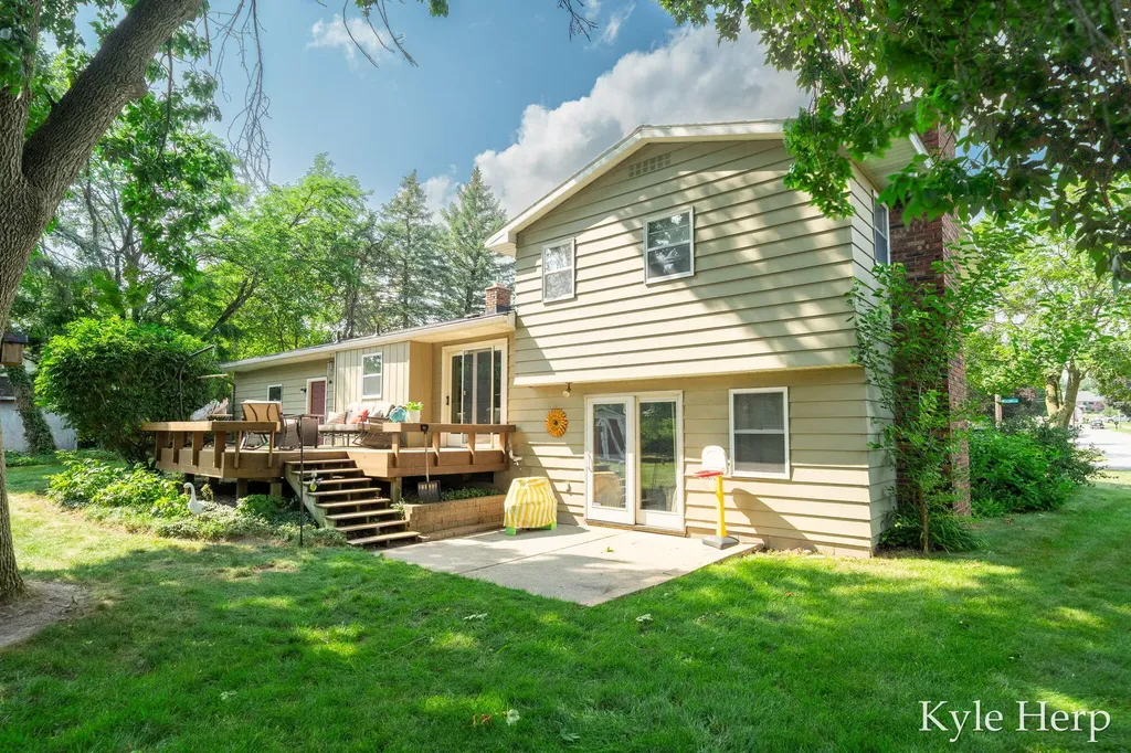 1038 Ferris Street NW Walker City MI 49544