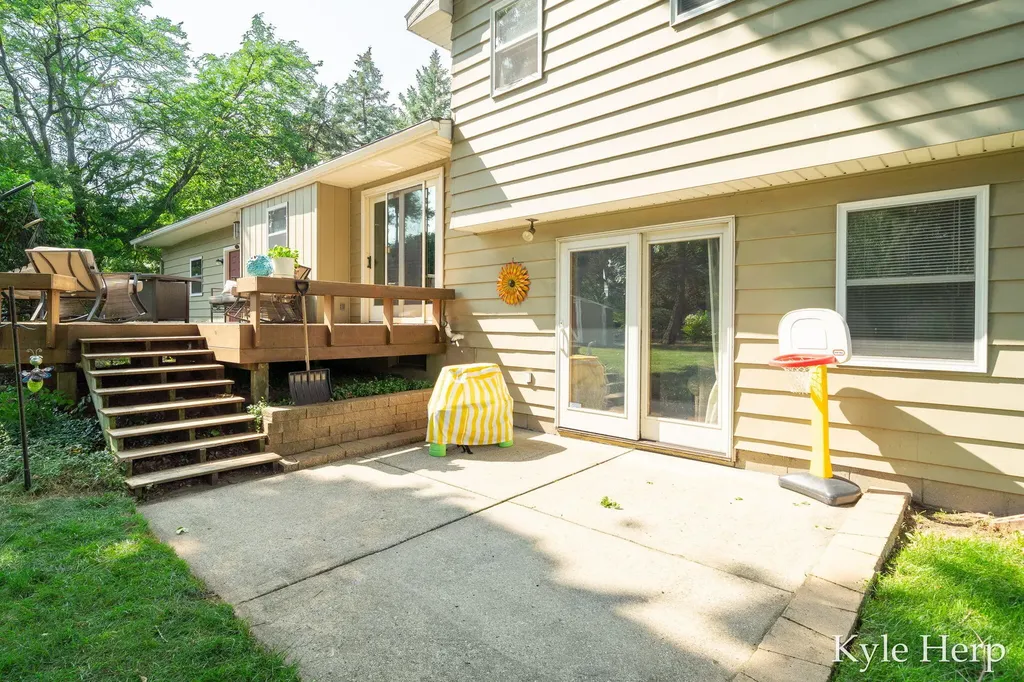 1038 Ferris Street NW Walker City MI 49544